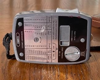 Gossen Lunasix Light Meter	1.5x3x4.5in	HxWxD
