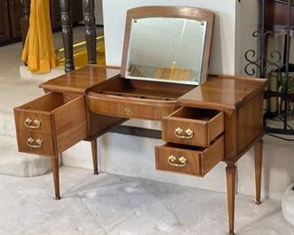 AS-IS John Widdicomb Flip-Top Vanity & 1262 Swivel Chair	29 x 47 x 21in	HxWxD
