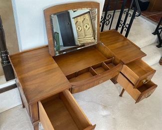 AS-IS John Widdicomb Flip-Top Vanity & 1262 Swivel Chair	29 x 47 x 21in	HxWxD
