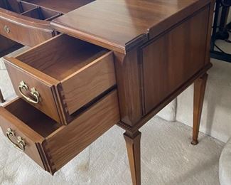 AS-IS John Widdicomb Flip-Top Vanity & 1262 Swivel Chair	29 x 47 x 21in	HxWxD
