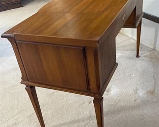 AS-IS John Widdicomb Flip-Top Vanity & 1262 Swivel Chair	29 x 47 x 21in	HxWxD
