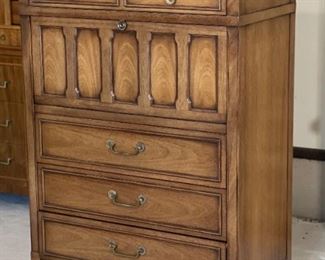 1960s Vintage Drexel Triune Dresser	54 x 36 x 20in	HxWxD
