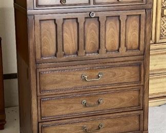 1960s Vintage Drexel Triune Dresser	54 x 36 x 20in	HxWxD
