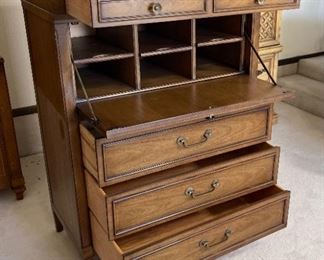 1960s Vintage Drexel Triune Dresser	54 x 36 x 20in	HxWxD
