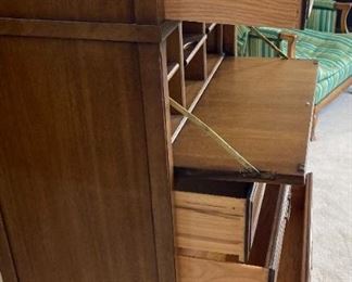 1960s Vintage Drexel Triune Dresser	54 x 36 x 20in	HxWxD
