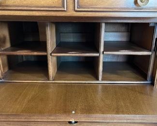 1960s Vintage Drexel Triune Dresser	54 x 36 x 20in	HxWxD
