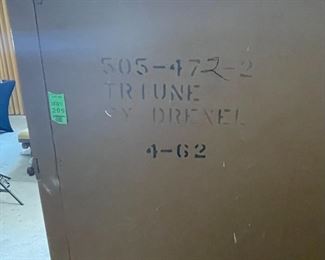 1960s Vintage Drexel Triune Dresser	54 x 36 x 20in	HxWxD
