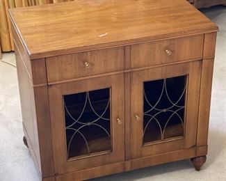 2pc 1950s John Widdicomb Nightstands	23 x 25 x 15.5in	HxWxD
