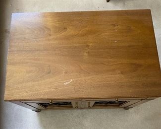 2pc 1950s John Widdicomb Nightstands	23 x 25 x 15.5in	HxWxD
