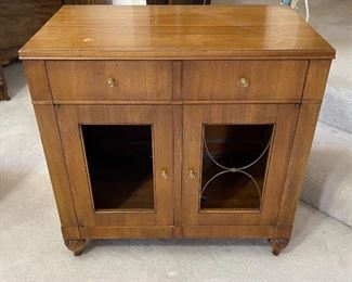 2pc 1950s John Widdicomb Nightstands	23 x 25 x 15.5in	HxWxD
