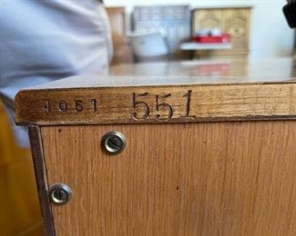 2pc 1950s John Widdicomb Nightstands	23 x 25 x 15.5in	HxWxD
