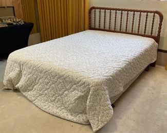 Queen Bed with Headboard	Mattress 61 x 80in  headboard 42 x 64in	HxWxD
