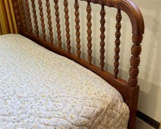 Queen Bed with Headboard	Mattress 61 x 80in  headboard 42 x 64in	HxWxD

