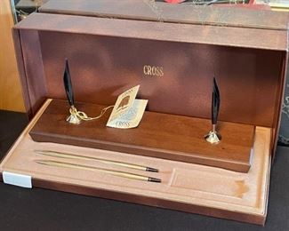 Vintage Cross Walnut 2 Pen Set in Box	2.5x13x6.5in	HxWxD

