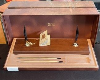 Vintage Cross Walnut 2 Pen Set in Box	2.5x13x6.5in	HxWxD
