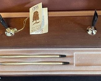 Vintage Cross Walnut 2 Pen Set in Box	2.5x13x6.5in	HxWxD
