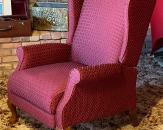 La-Z-Boy Classic Kimberly High Leg Recliner	41x29x36in	HxWxD
