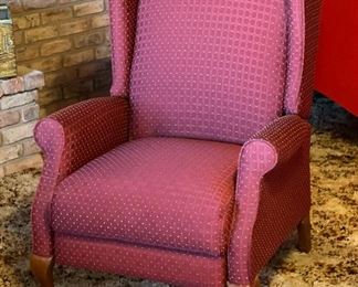 La-Z-Boy Classic Kimberly High Leg Recliner	41x29x36in	HxWxD
