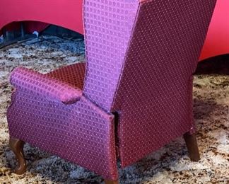 La-Z-Boy Classic Kimberly High Leg Recliner	41x29x36in	HxWxD
