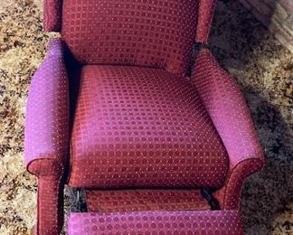 La-Z-Boy Classic Kimberly High Leg Recliner	41x29x36in	HxWxD
