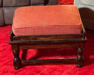 Ottoman	16.5 x 24 x 20	HxWxD
