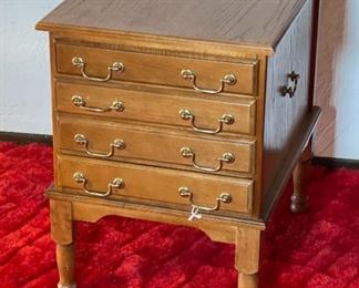 Oak Snack Tray Cabinet Collapsible TV trays Tables	24 x 17.5 x 24in	HxWxD
