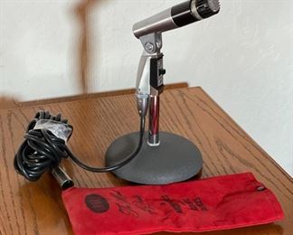 Shure 545S Series 2 Unidyne III Microphone with Stand, Cable & Pouch	10 x 6 in Diameter	
