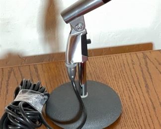 Shure 545S Series 2 Unidyne III Microphone with Stand, Cable & Pouch	10 x 6 in Diameter	
