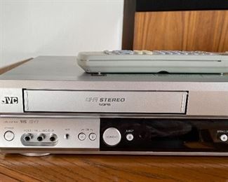 JVC HR-XVC1U DVD VCR Combo Unit 4 Head Hi-Fi VCR VHS	4 x 17 x 12in	HxWxD
