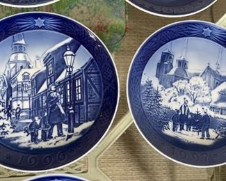 10pc B&G Bing Grondahl Christmas Plates 1990s	7.25in Diameter	
