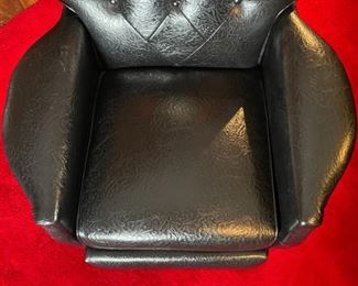1970s Kentucky Bourbon Barrel Chair Recliner	38 x 34 x 31in	HxWxD

