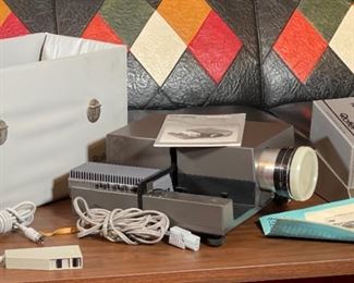 Rollei Rolleivision 66 Medium Format Slide Projector 6x6 Vario Heidosmat 110-160mm f/3.5 Lens	10.5x17x9in	HxWxD
