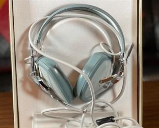 Sony DR-3A Vintage Headphones in Box	3x9.75x11.5in	HxWxD
