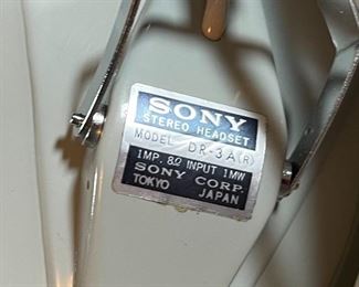 Sony DR-3A Vintage Headphones in Box	3x9.75x11.5in	HxWxD
