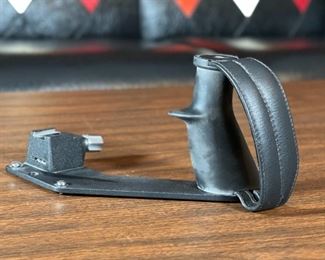 Rollei Hand Grip for Rolleiflex SL66, SL66E, SL66SE	4.5x9.5x3.5in	HxWxD
