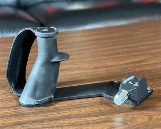 Rollei Hand Grip for Rolleiflex SL66, SL66E, SL66SE	4.5x9.5x3.5in	HxWxD
