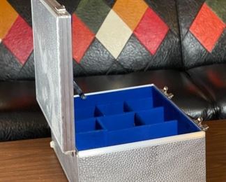 Rollei Aluminum Camera Case Germany	7.5x15x13in	HxWxD
