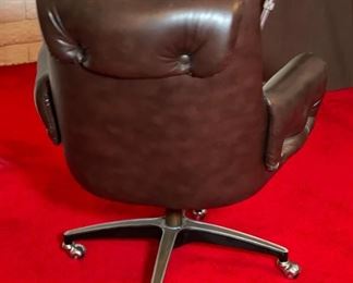 Douglas Furniture Vintage Office Chair	34 x 27 x 25in	HxWxD
