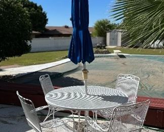 Vintage Patio Mesh Iron Table & 4 Chairs	Table: 28.5 x 48 in diameter.	
