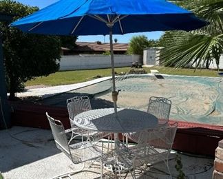 Vintage Patio Mesh Iron Table & 4 Chairs	Table: 28.5 x 48 in diameter.	
