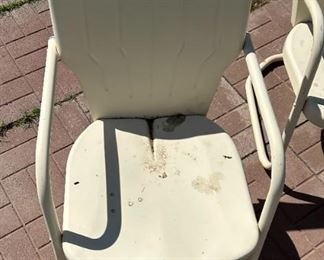 3pc Vintage Metal Lawn/Patio Chairs	33.5 x 22 x 27 in.	HxWxD
