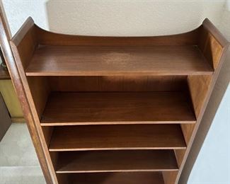 MCM Kroehler Hutch/Bookshelf Mid Century Modern	62.5 x 30 x 17in	HxWxD
