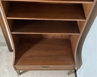 MCM Kroehler Hutch/Bookshelf Mid Century Modern	62.5 x 30 x 17in	HxWxD
