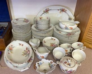 Kingsley Nightingale Narumi China Set dinnerware	85 pieces	
