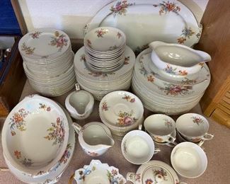 Kingsley Nightingale Narumi China Set dinnerware	85 pieces	
