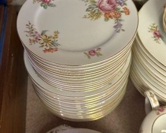 Kingsley Nightingale Narumi China Set dinnerware	85 pieces	
