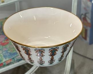 Lenox Lido Serving  Bowl	5in H x 10.5in Diameter	
