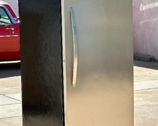 Kenmore 2845 - 13.7 cu. Ft. Upright Freezer	71x32x32	HxWxD
