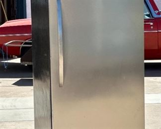 Kenmore 2845 - 13.7 cu. Ft. Upright Freezer	71x32x32	HxWxD
