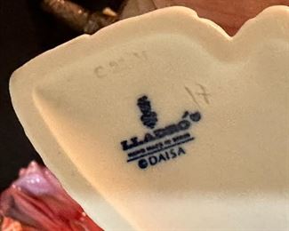 Lladro Monjas Nuns White Glazed Porcelain Figurine Handmade In Spain 1990 #4611	13.5x5x3in	HxWxD
